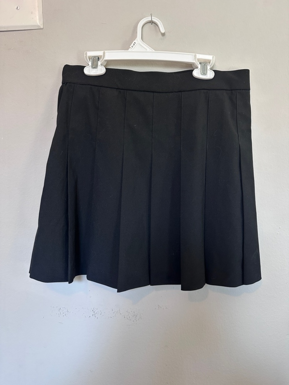Uniqlo Black Pleated Mini Skirt - Picture 2 of 3